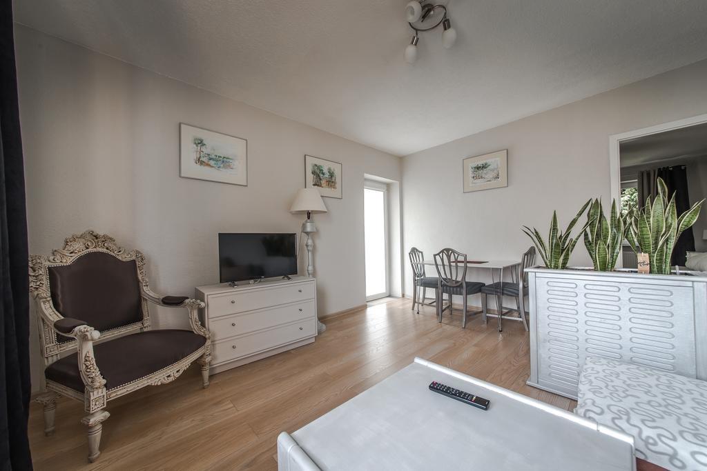 Apartamenty Jablonowa Zielona Gora  Bagian luar foto