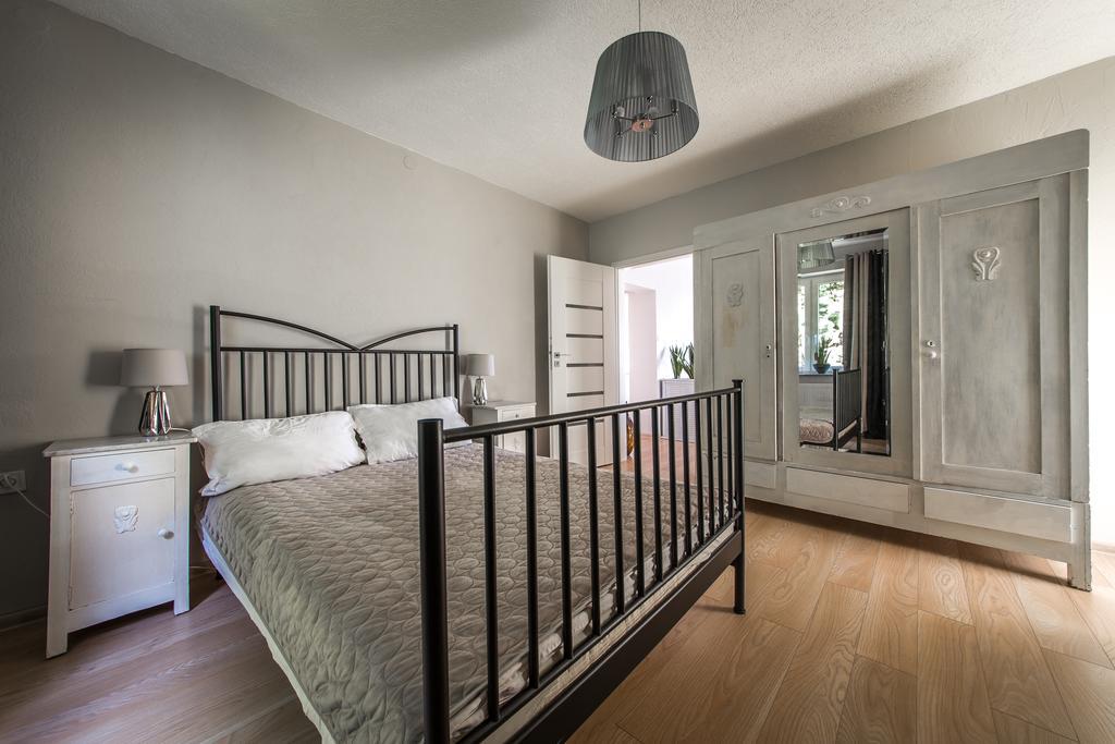 Apartamenty Jablonowa Zielona Gora  Bagian luar foto