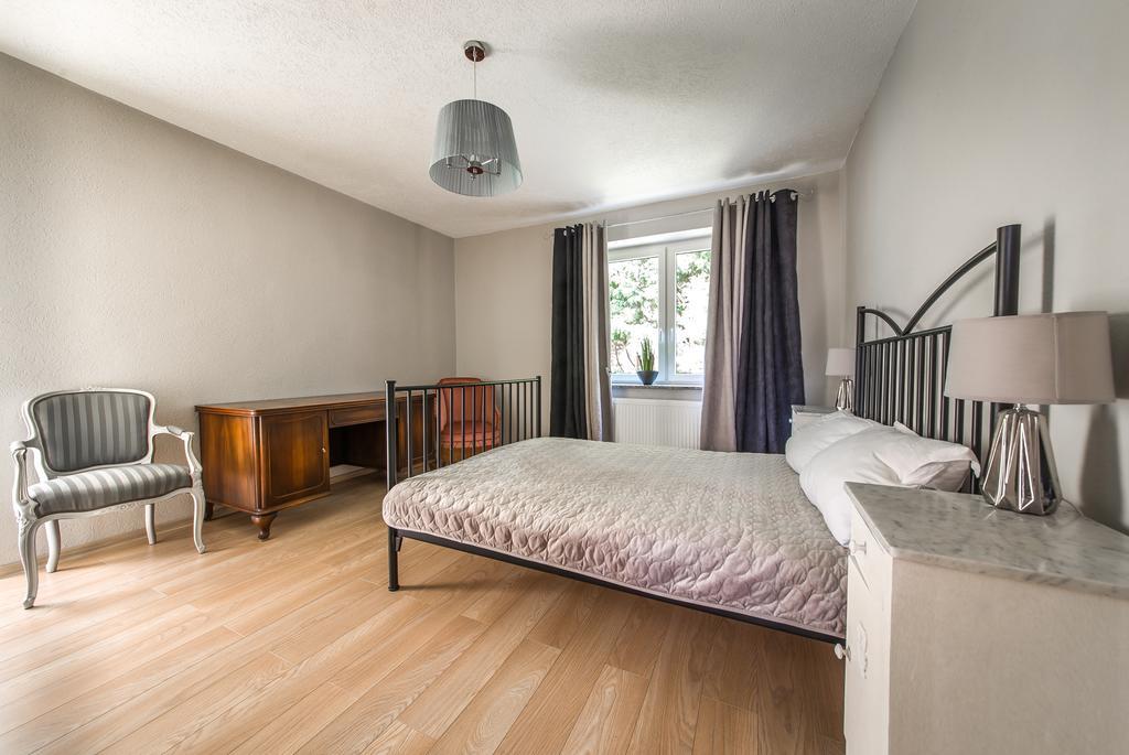 Apartamenty Jablonowa Zielona Gora  Bagian luar foto