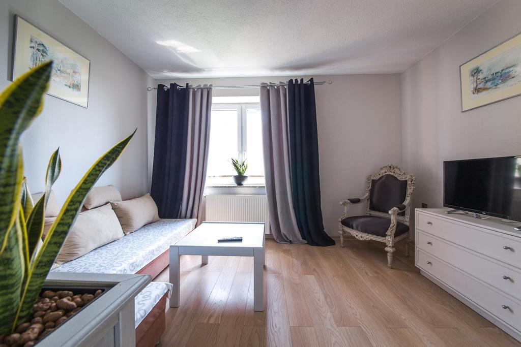 Apartamenty Jablonowa Zielona Gora  Bagian luar foto