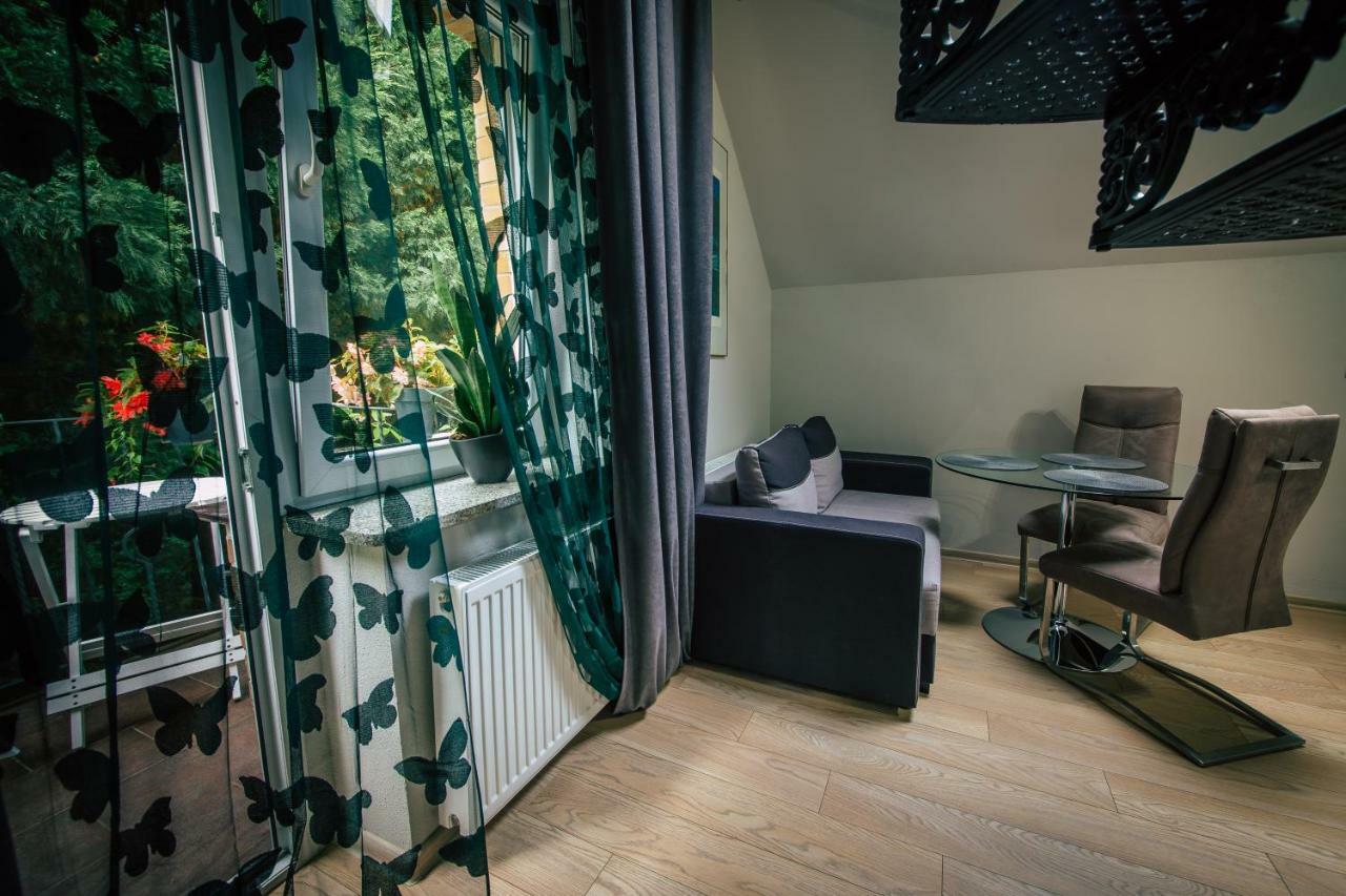 Apartamenty Jablonowa Zielona Gora  Bagian luar foto